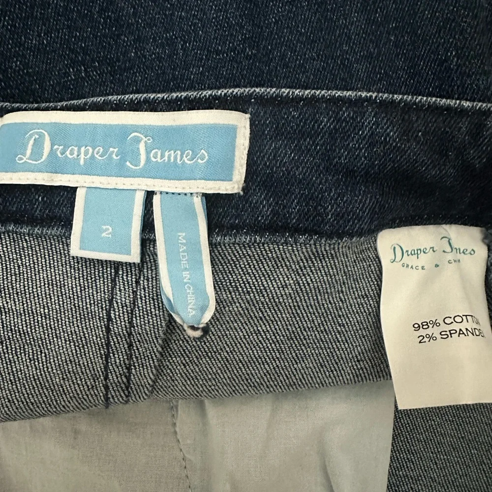 Draper James, Blue Denim Mini Skirt, With Scalloped Hem. Sz 2 Great Condition